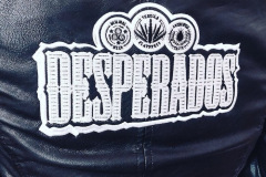Desperados_Direktstick_Stick_auf_Lederjacke