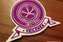 aufnaeher-violett-stickerei